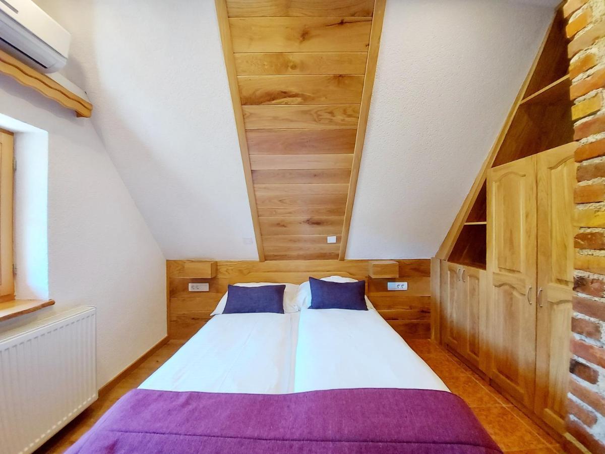 Plitvice Ethno House Jezerce